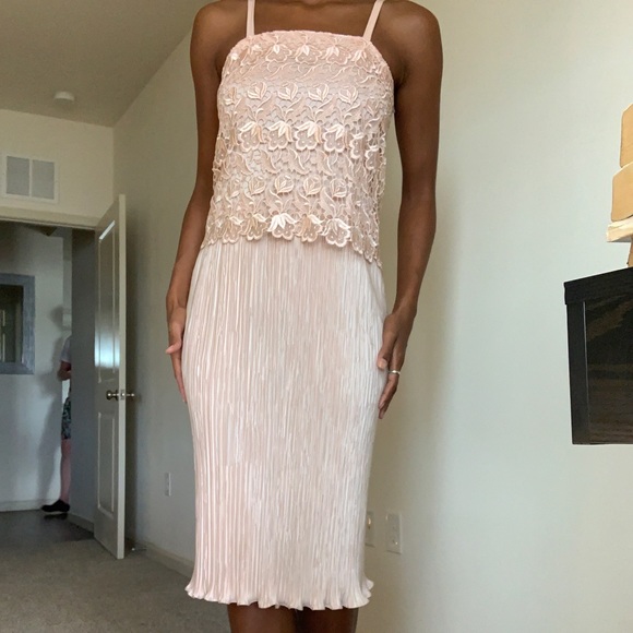 Pink vintage lace dress - Picture 4 of 5